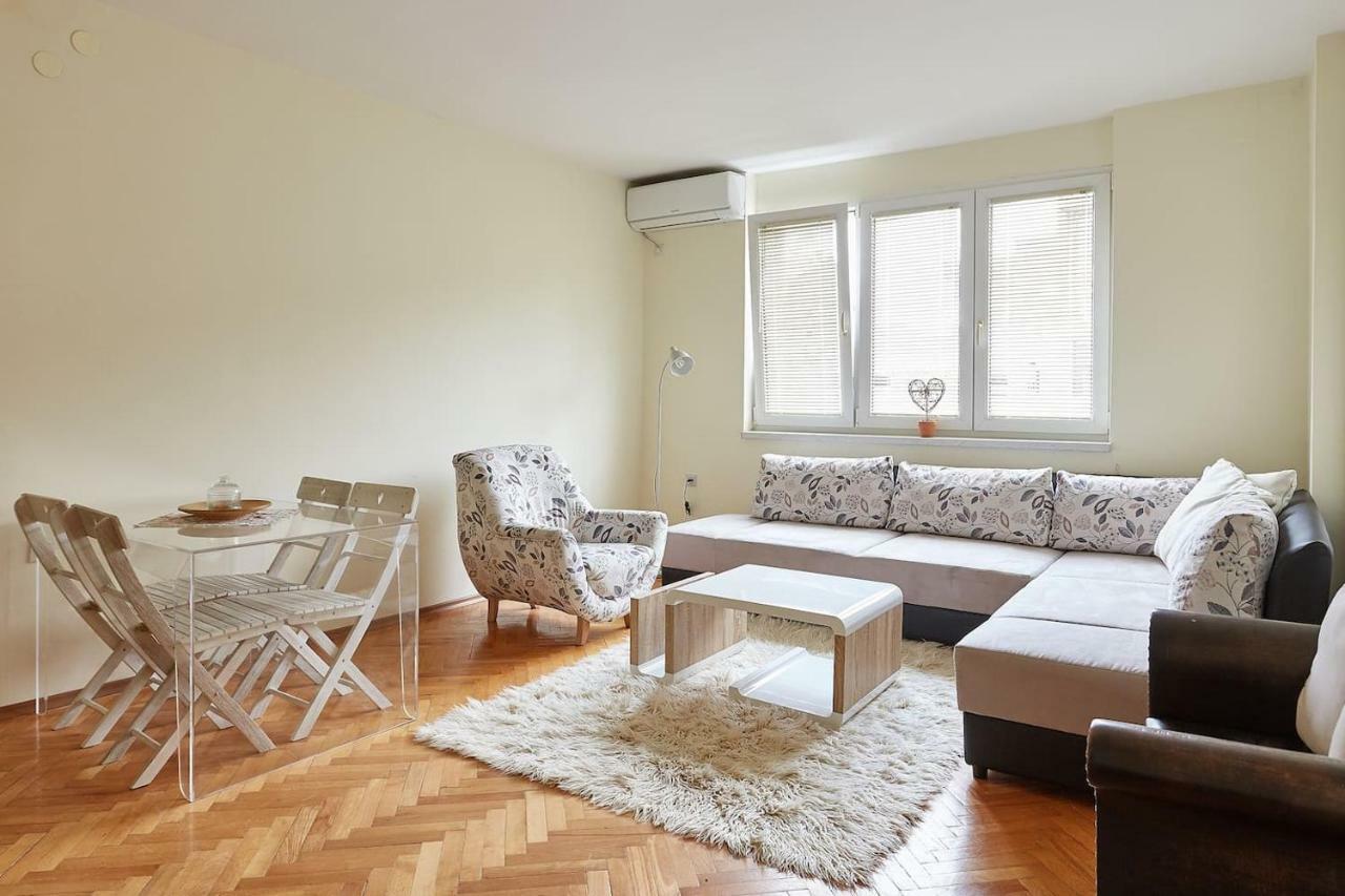 Square Vanilla Apartments Скопье Экстерьер фото